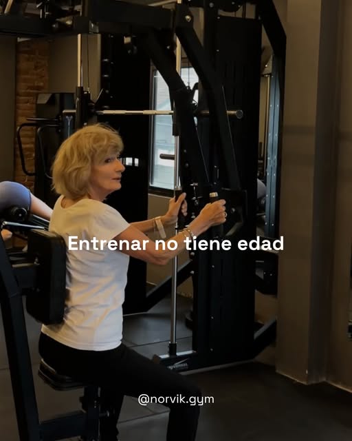 Socio adulto mayor entrenando en Norvik
